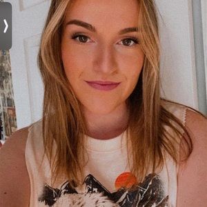 Meet your Posher, Holly